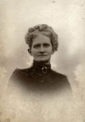 Mary Ireland, née Knowles, the mother of Gunner Percy Tom Ireland