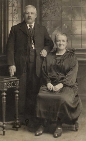 John Robert and Eveline Hewitt, née Williams, the parents of Private Bateman Hewitt