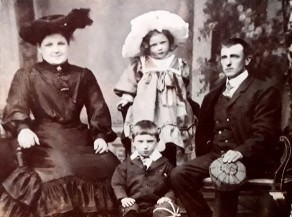 George and Mary Alice Hitchen and their children, George and Elizabeth