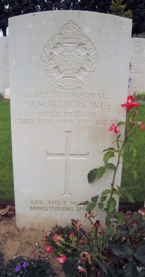 Crucifix Corner Cemetery, Villers-Bretonneux