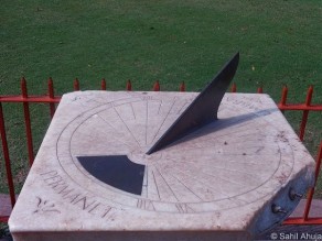 Sundial memorial to Gordon Sanderson (Qutb complex, Delhi) - detail