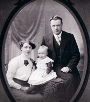 Bertie, Joanna and their son Tom (born 6 November 1912)