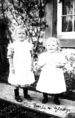 Doris (on left) and Gladys Earnshaw