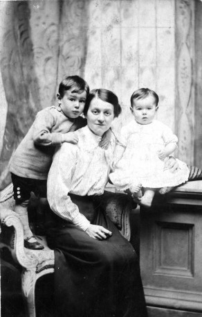 Wife and children of Henry Kirkley