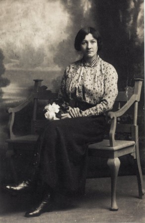 Elizabeth Johns, née Thwaite (died May 1918), the sister of James Wilcock Thwaite