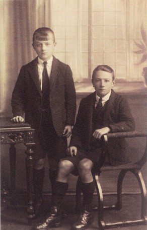 George Neville Thwaite (seated), the brother of James Wilcock Thwaite with his cousin Moreland Johns