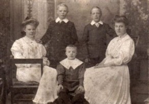 The children of Robinson and Elizabeth Brooks