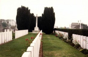 CWGC Cemetery Photo: AULNOY COMMUNAL CEMETERY