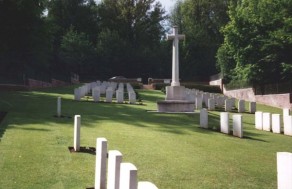 CWGC Cemetery Photo: AVELUY WOOD CEMETERY (LANCASHIRE DUMP), MESNIL-MARTINSART