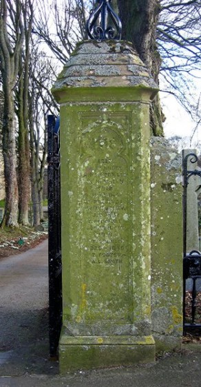 (2a) St Andrew's Church: right-hand gatepost