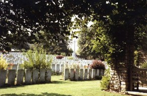 CWGC Cemetery Photo: BAGNEUX BRITISH CEMETERY, GEZAINCOURT