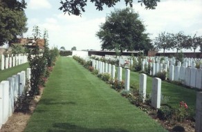 CWGC Cemetery Photo: BRONFAY FARM MILITARY CEMETERY, BRAY-SUR-SOMME