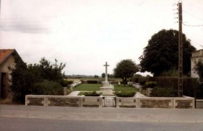 CWGC Cemetery Photo: CHAPELLE-D’ARMENTIERES OLD MILITARY CEMETERY