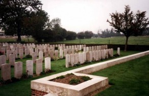 CWGC Cemetery Photo: CINQ RUES BRITISH CEMETERY, HAZEBROUCK
