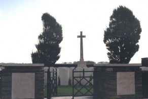 CWGC Cemetery Photo: CROIX-ROUGE MILITARY CEMETERY, QUAEDYPRE