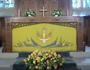 (2b) All Saints' Church: altar (Robert Bray)