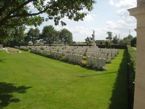 CWGC Cemetery Photo: ESQUELBECQ MILITARY CEMETERY
