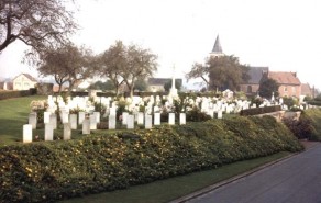 CWGC Cemetery Photo: FOUQUIERES CHURCHYARD EXTENSION