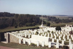 CWGC Cemetery Photo: GEZAINCOURT COMMUNAL CEMETERY EXTENSION