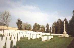 CWGC Cemetery Photo: HANGARD COMMUNAL CEMETERY EXTENSION