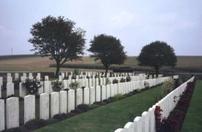CWGC Cemetery Photo: KNIGHTSBRIDGE CEMETERY, MESNIL-MARTINSART