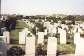 CWGC Cemetery Photo: LES BARAQUES MILITARY CEMETERY, SANGATTE