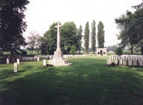 CWGC Cemetery Photo: MAPLE COPSE CEMETERY