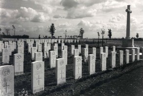 CWGC Cemetery Photo: MONT-BERNANCHON BRITISH CEMETERY, GONNEHEM