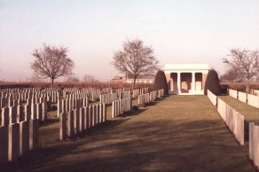 CWGC Cemetery Photo: PERONNE ROAD CEMETERY, MARICOURT