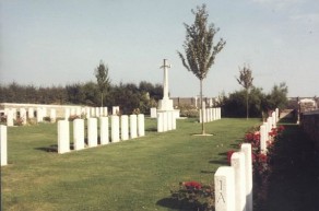 CWGC Cemetery Photo: POIX-DU-NORD COMMUNAL CEMETERY EXTENSION