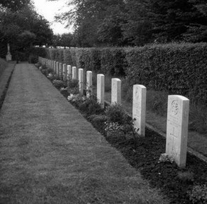 CWGC Cemetery Photo: POMMIER COMMUNAL CEMETERY