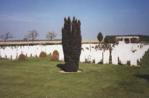 CWGC Cemetery Photo: QUEENS CEMETERY, BUCQUOY