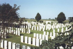 CWGC Cemetery Photo: RATION FARM MILITARY CEMETERY, LA CHAPELLE-D’ARMENTIERES