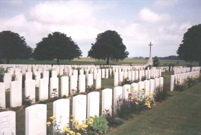 CWGC Cemetery Photo: ROCQUIGNY-EQUANCOURT ROAD BRITISH CEMETERY, MANANCOURT