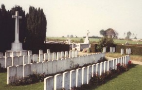 CWGC Cemetery Photo: RUESNES COMMUNAL CEMETERY