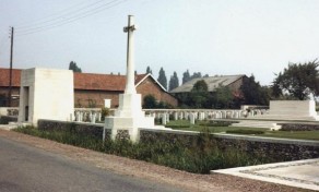 CWGC Cemetery Photo: ST. VAAST POST MILITARY CEMETERY, RICHEBOURGE-L’AVOUE