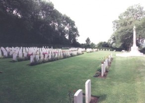 CWGC Cemetery Photo: TOURGEVILLE MILITARY CEMETERY
