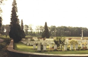 CWGC Cemetery Photo: VADENCOURT BRITISH CEMETERY, MAISSEMY