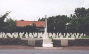 CWGC Cemetery Photo: X FARM CEMETERY, LA CHAPELLE-D’ARMENTIERES